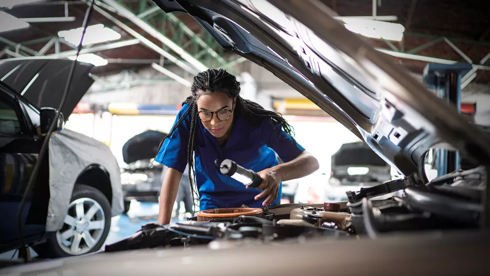 Female car mechanic at work wearing glasses